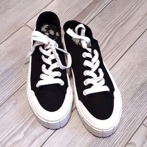 (74-1443)   🔥3/$20🔥  Mad Love Black Sneakers Size 9